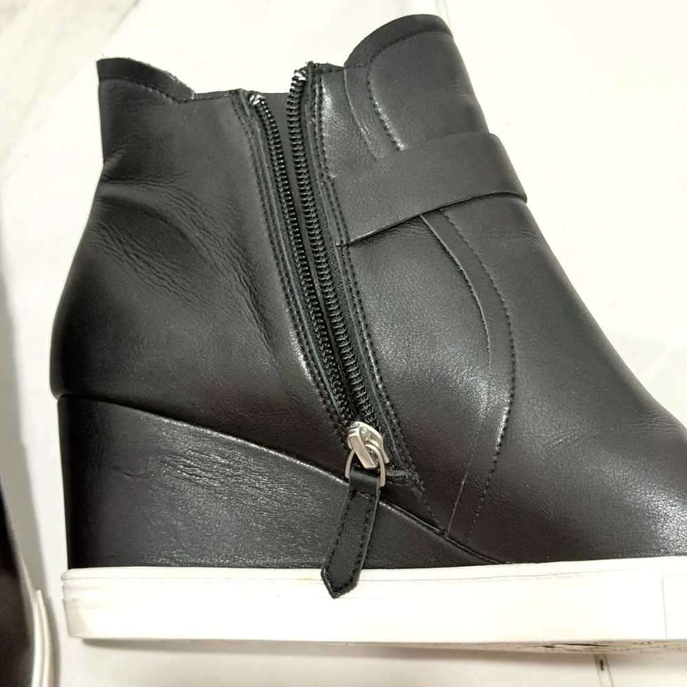 L. Paolo Black leather High top Wedge Ankle Booties 9.5‎